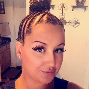 Meet your Posher, Navila